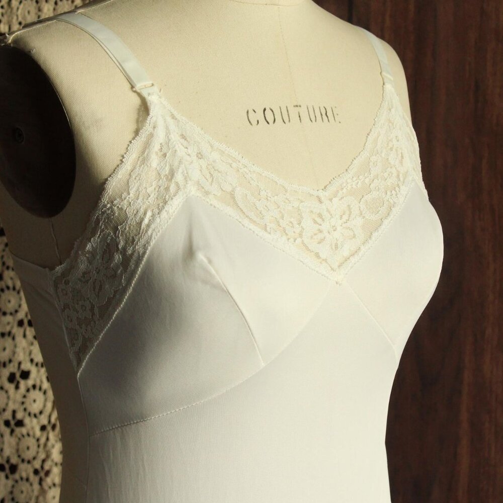 Vintage 1970s Slip, Montgomery Ward Ankle Length White Nightgown, Size 10/32 - Picture 5 of 11